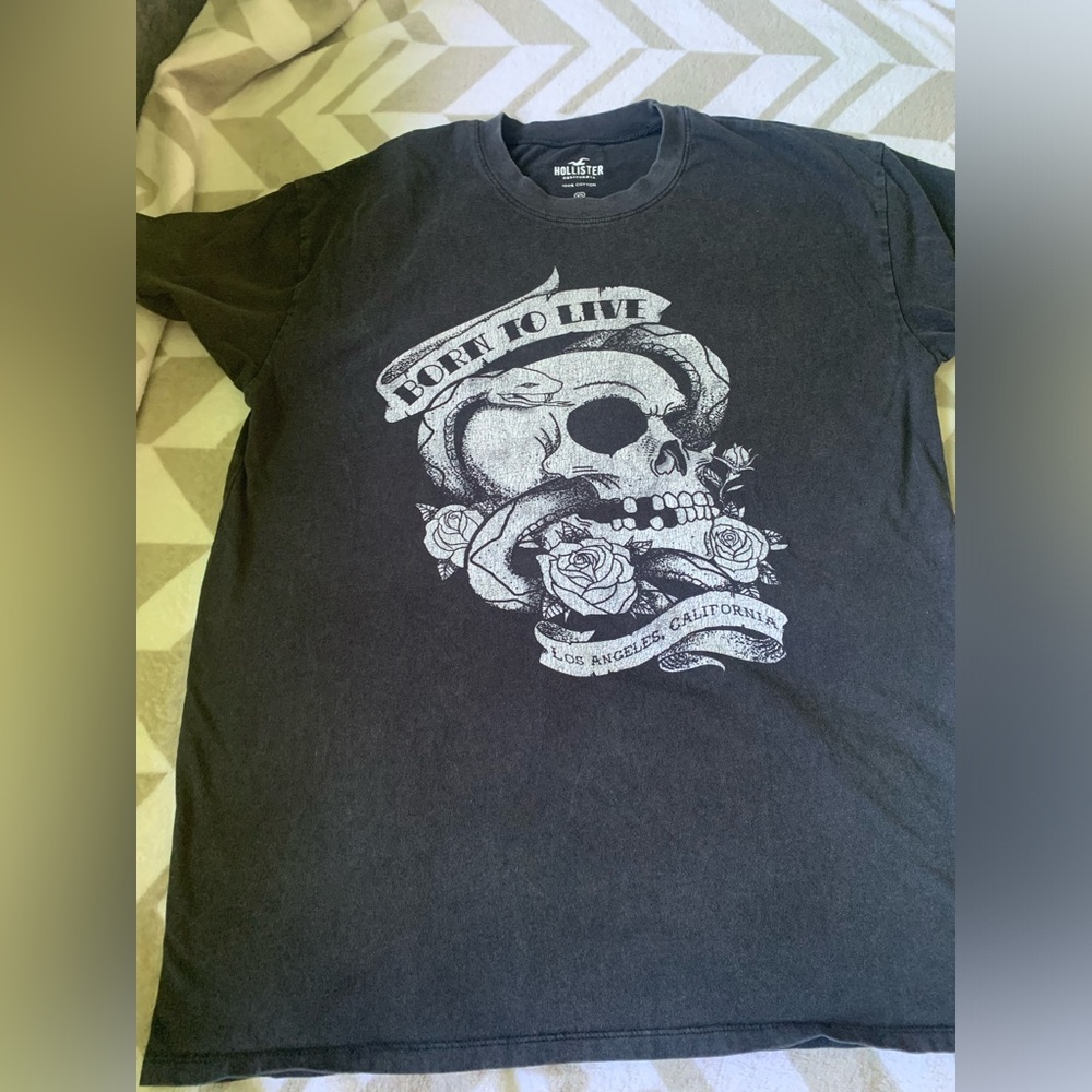 Hollister skull t shirt